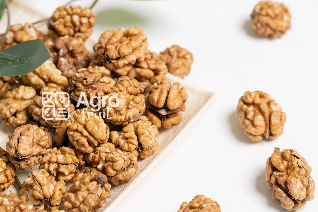 来自生产商的核桃仁批发— 高品质坚果