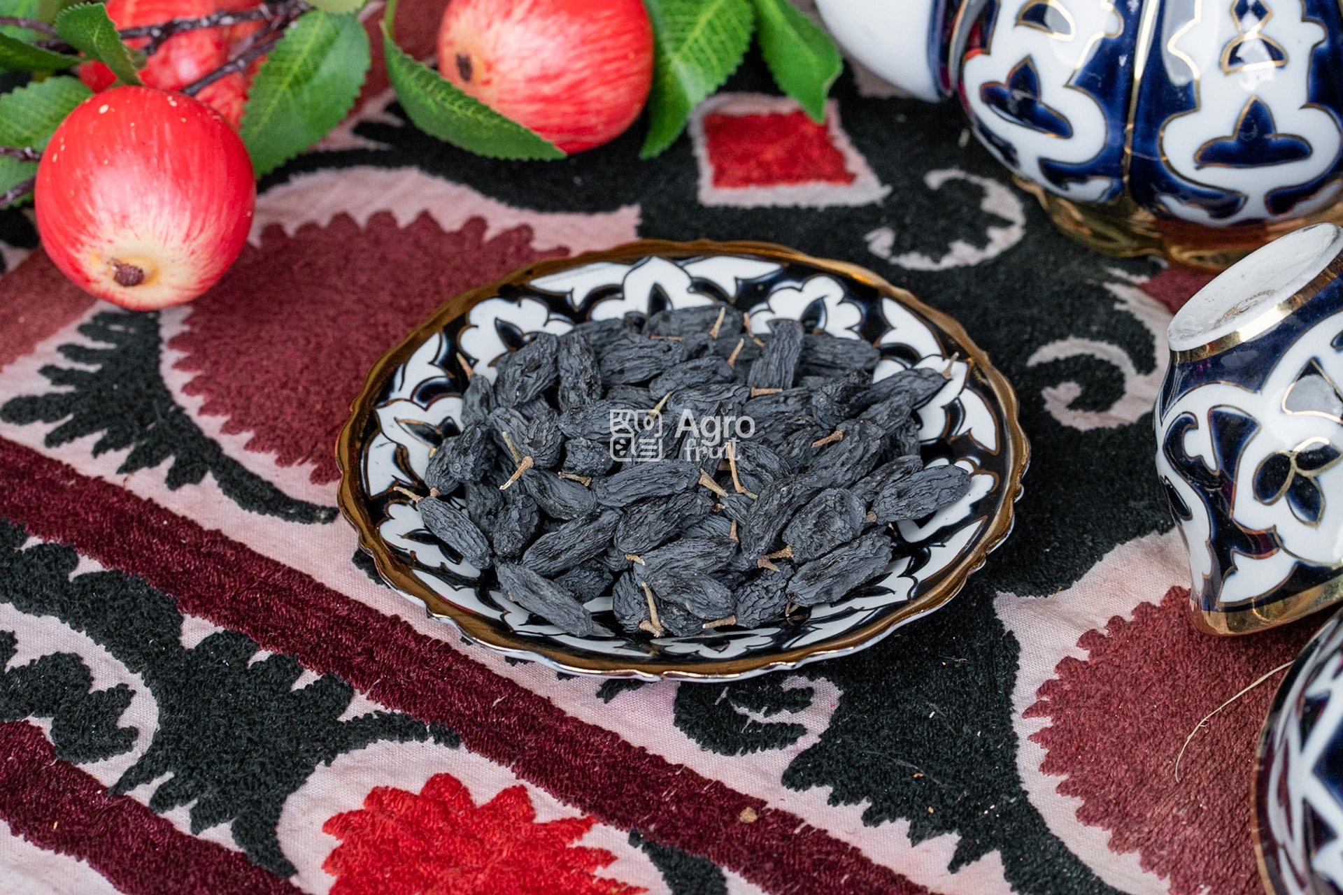 Изюм чёрный крупный