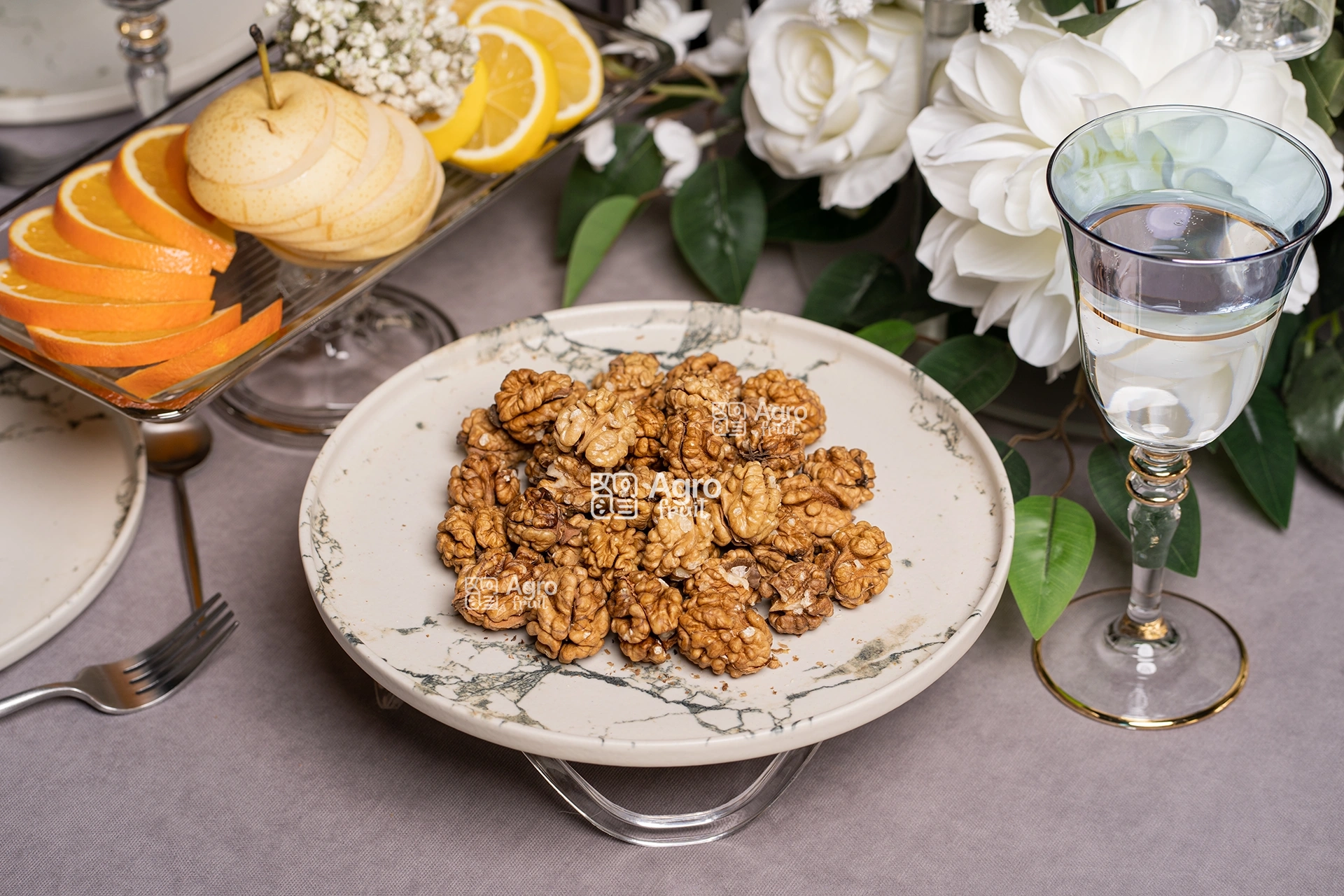 来自生产商的核桃仁批发— 高品质坚果